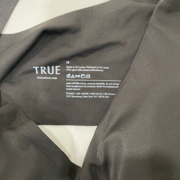 True & Co. Body Triangle Convertible Strap Bra Black Medium NWOT - Picture 4 of 5